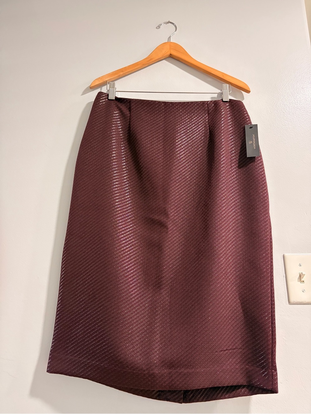 Worthington Textured Pencil Skirt in Burgundy